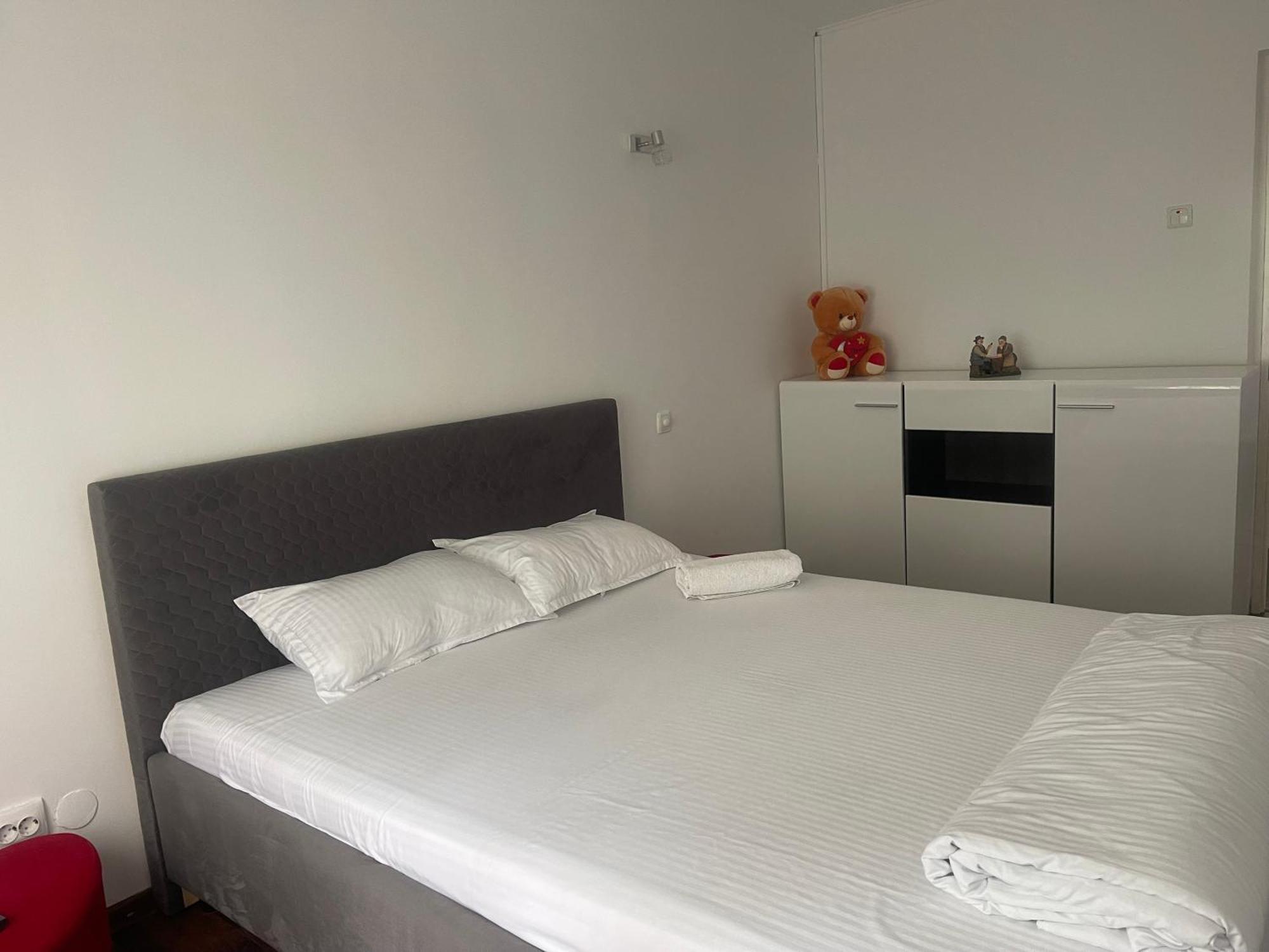 Carlitos Apt Râmnicu Vâlcea Exterior foto
